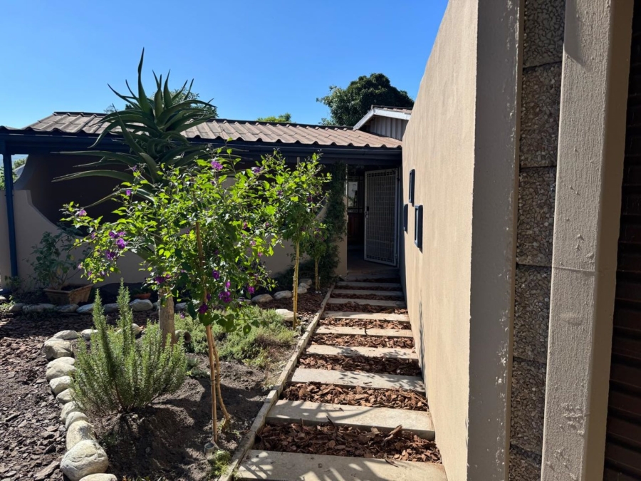 4 Bedroom Property for Sale in Twee Rivieren Western Cape